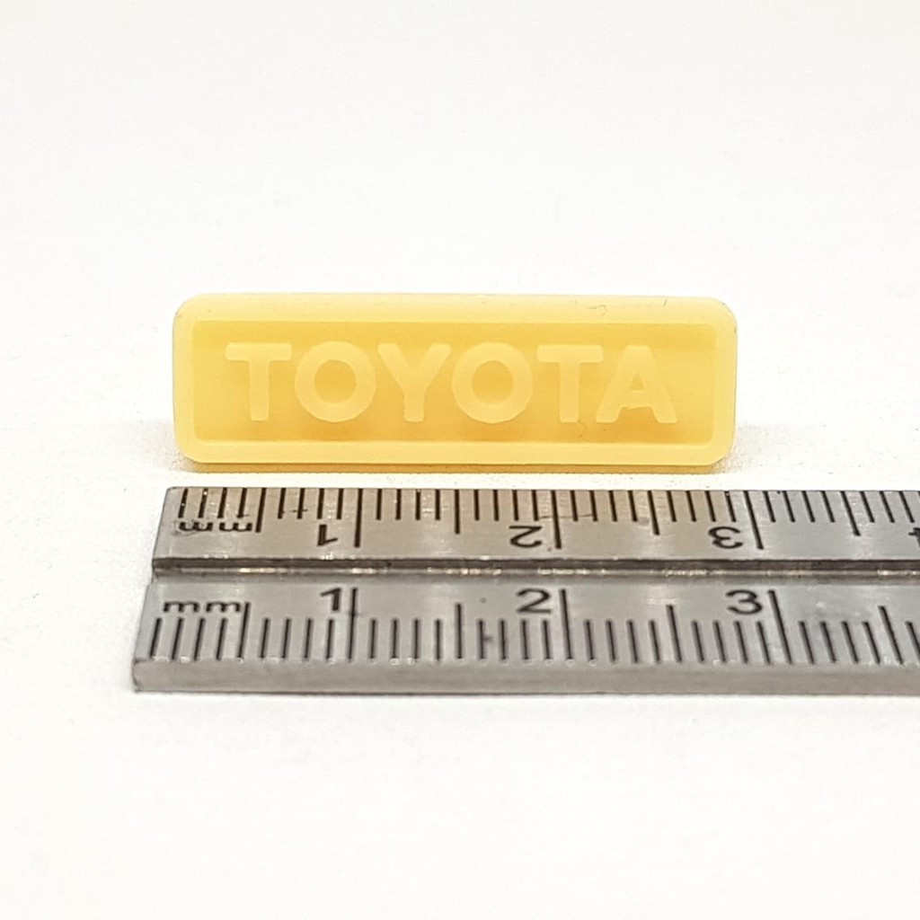 Logo emblem toyota polos skala 1/10 rc land rover defender