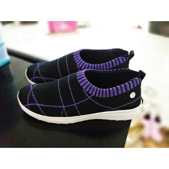 Slip on (slavina) wanita