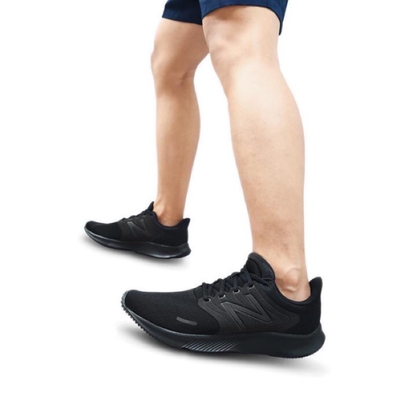 Sneakers Pria New Balance 068 Run BTS Black Original