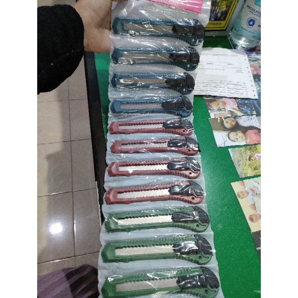 

(280gr) 1 renteng cutter besar BUTEK promo isi 12 pcs