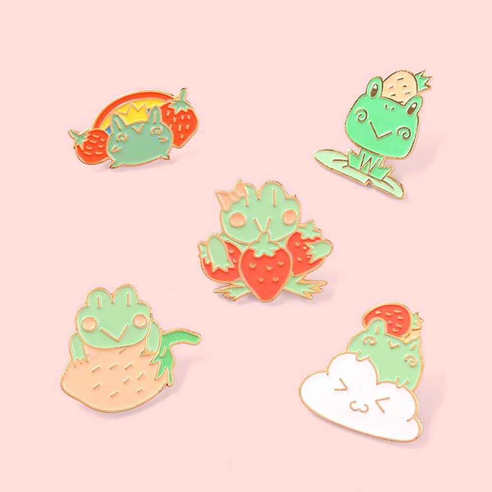 R-bunga Enamel Pin Lucu Makan Strawberry Kodok Kartun Lencana