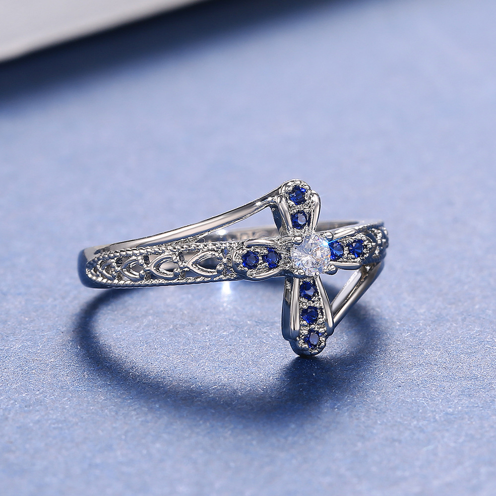 Cincin Silver Desain Salib Hias Kristal Zircon Biru Putih Untuk Wanita