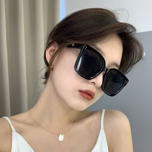 (GS) Kacamata Anti Sinar UV Sunglasses Hitam Gaya Korea