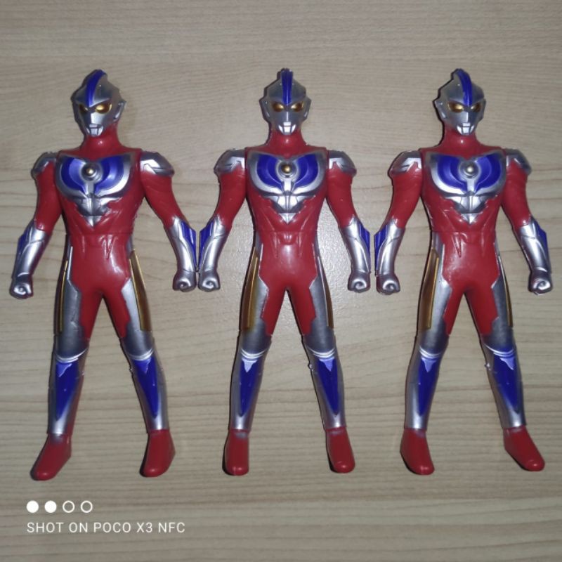 MAINAN ULTRAMAN ACTION FIGURE ULTRAMAN GINGA