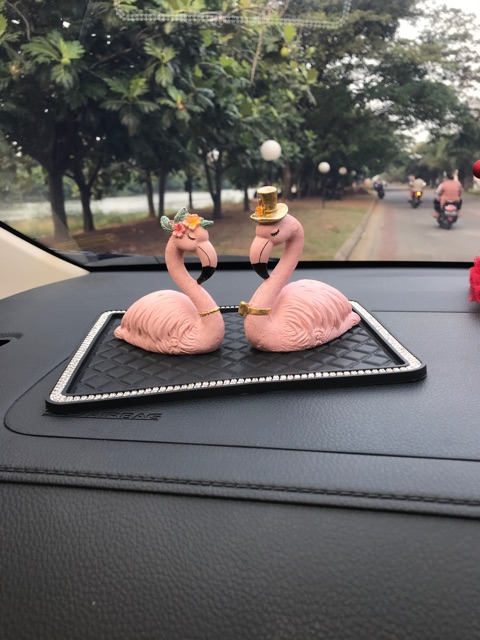 PAJANGAN DASHBOARD MR DAN MRS FLAMINGO COUPLE DETAIL HIGH QUALITY