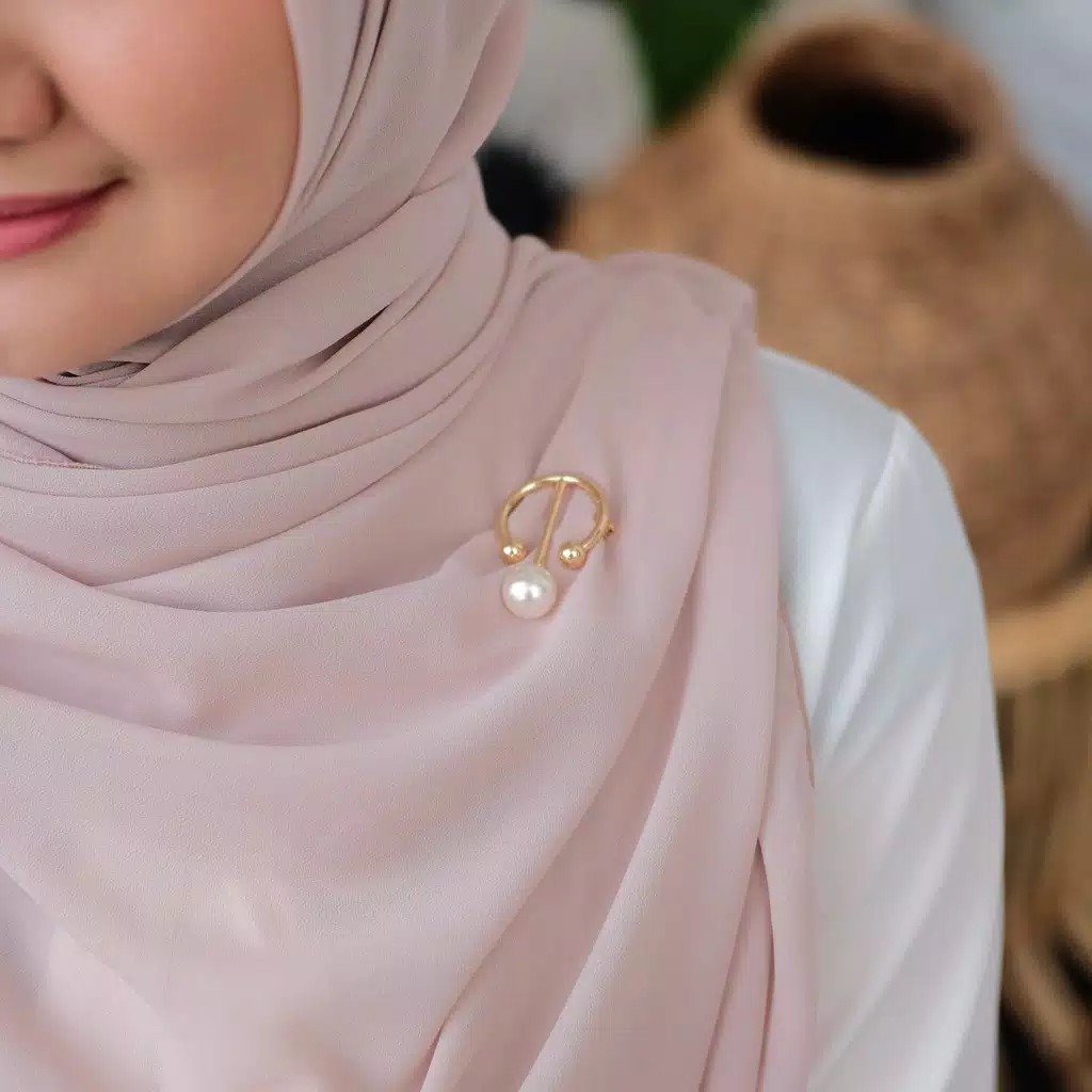Brooch / bros cantik / bros jilbab / bros murah / bros murmer / bros love / bros geometri / Bros Mewah Bros Elegan Bros Hijab Bros Kebaya Bros Dada bros Tuspin Bros Pin Btrooch Korean Style Brooch AKsesories Jilbab Accessories BRS-B02 Bros Daily BZO-GOLD-BAJLA