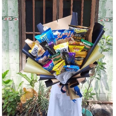 

Snack Bouquet | Buket Jajan Ekstra Besar | Buket Wisuda Murah | Surabaya ♥︎Forestial♥︎