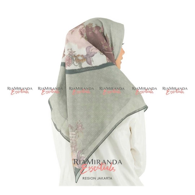 Ria Miranda Wastra batavia