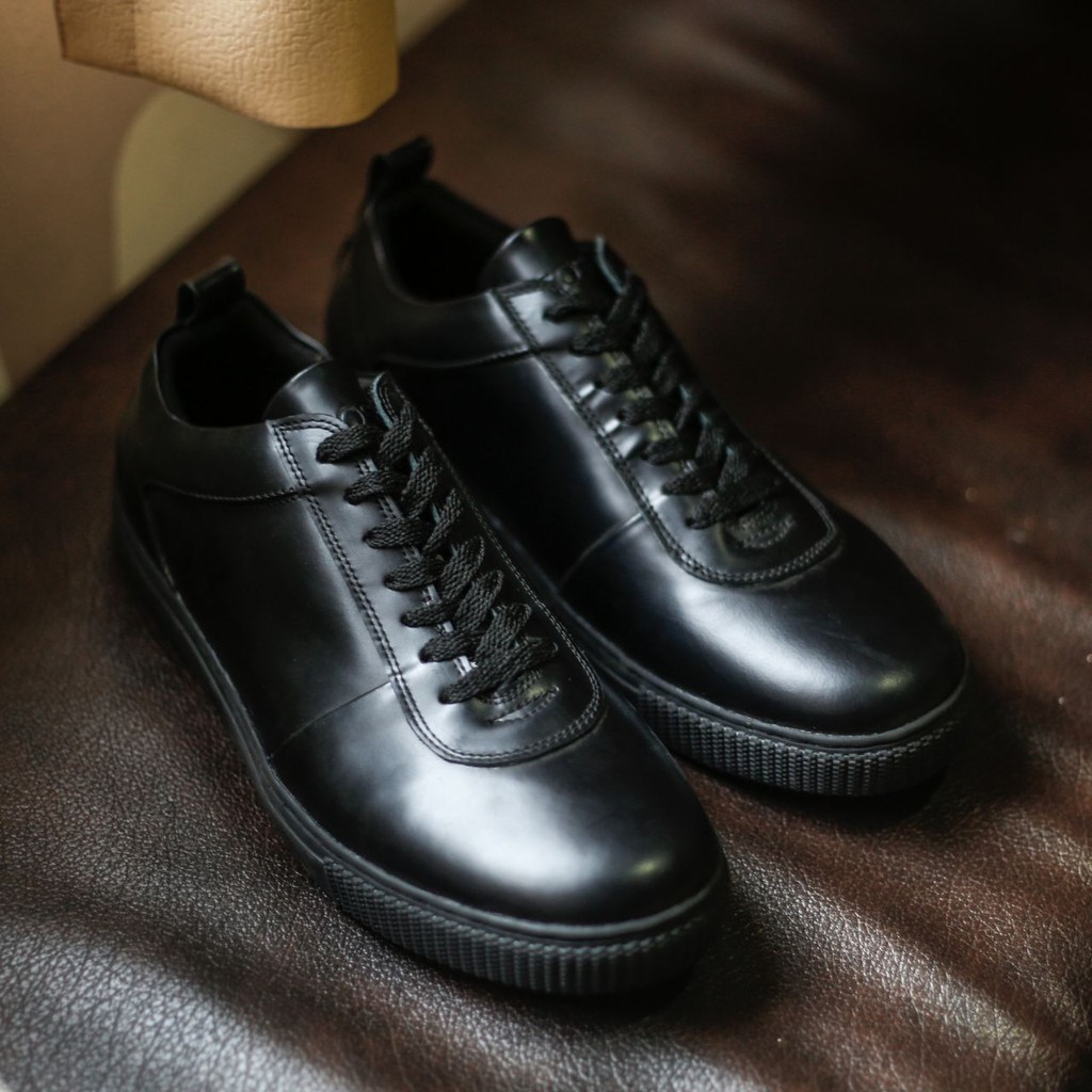 Gratis Ongkir     ORION Full Black Sepatu Sneakers Kets Pria  Terlaris