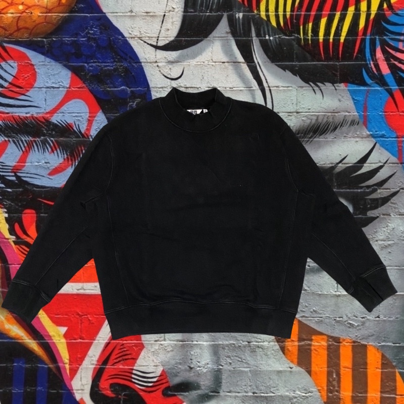 CREWNECK UNIQLO SECOND