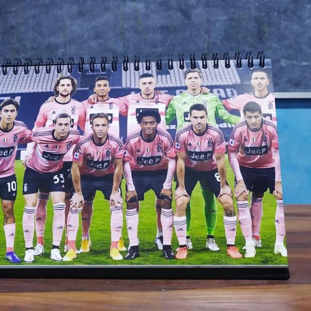 

KALENDER MEJA 2021 EDISI JUVENTUS