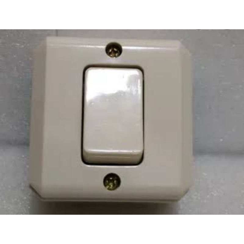 Saklar Engkel Tunggal BROCO 16210 Saklar kayu