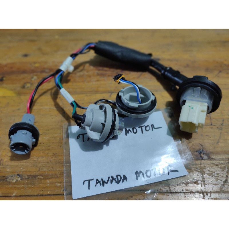 SOKET FITTING LAMPU STOP SUZUKI ALL NEW ERTIGA GL 2018