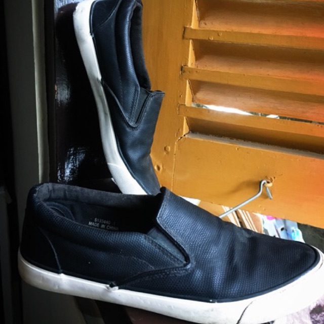 SEPATU SLIP ON NEW LOOK