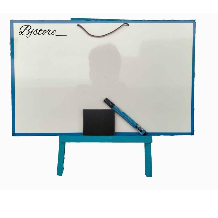 

[PRODUK EMSVF] Papan Tulis / Whiteboard Anak ( FREE SPIDOL + PENGHAPUS ) dengan Penyanggah kayu Ukuran 30x50 cm NAR