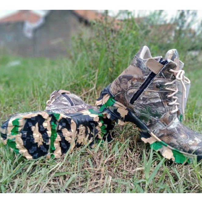 Sepatu  Dwelta Camo Berburu Safety Boots Ujung Besi Anti Air 6inc
