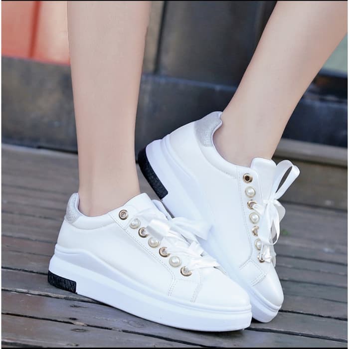 Sepatu Sneakers Wanita Fadia SDS338