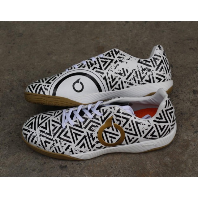 Sepatu Futsal ortus Jogosala shock wave GK Edition white black