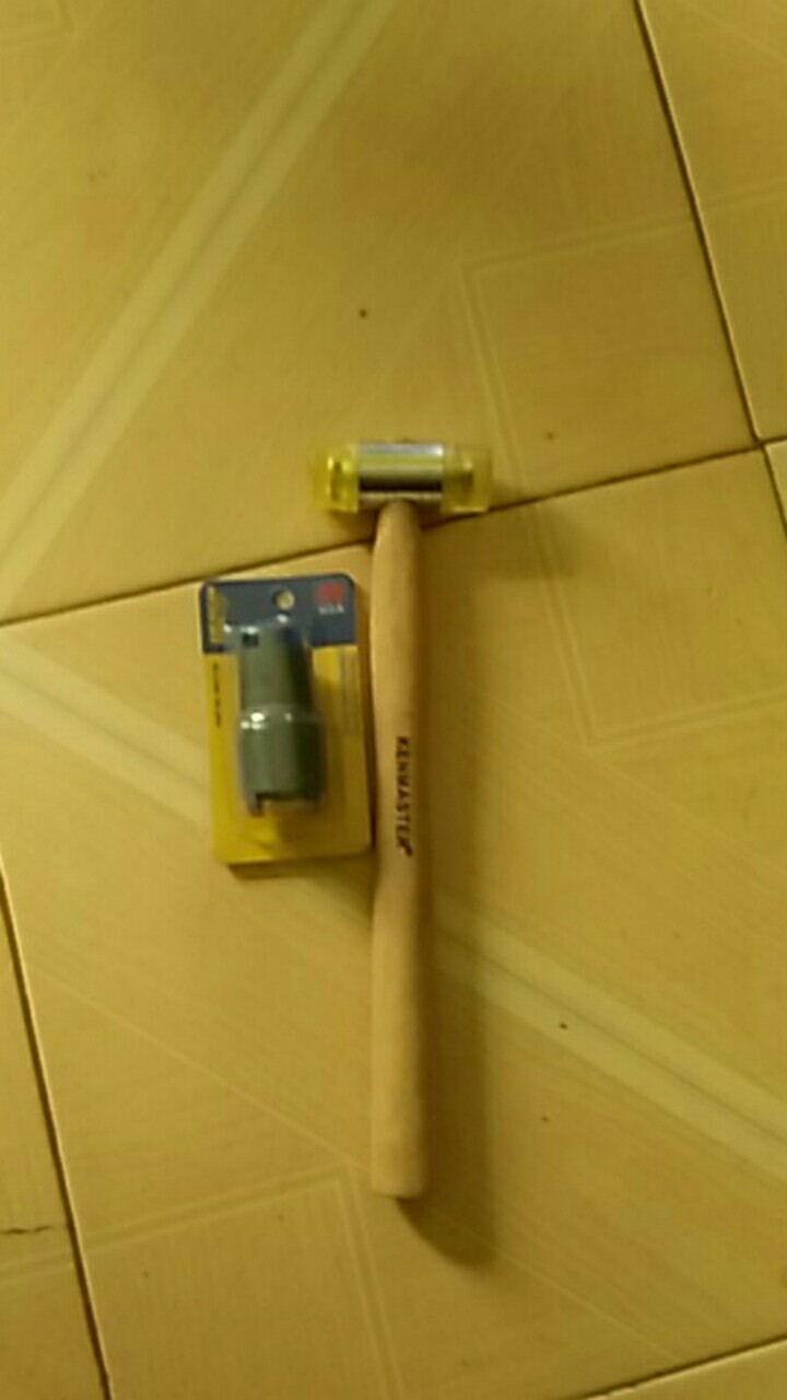 Kenmaster Palu Karet 25 Mm Gagang Kayu Kuning Nylon 2 Sisi