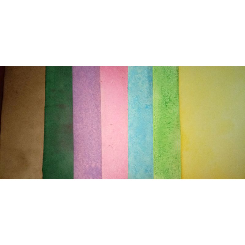 

Kertas tebal kecil berwarna pudar abstrak homemade.