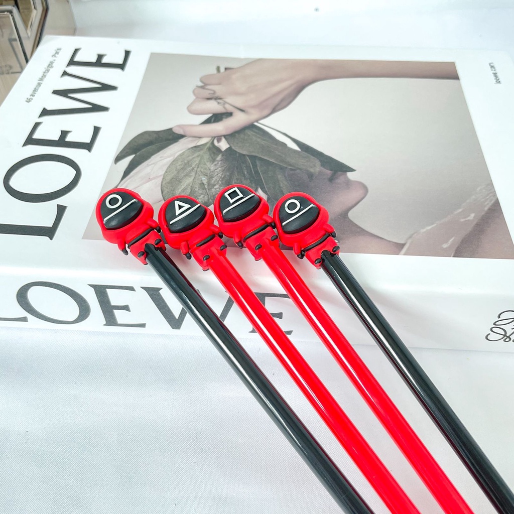 

Pulpen Film SQUID GAME kostum merah icon Pen Gel Lucu Bolpen Murah Pena Korea Unik Murah Alat Tulis Sekolah Kantor