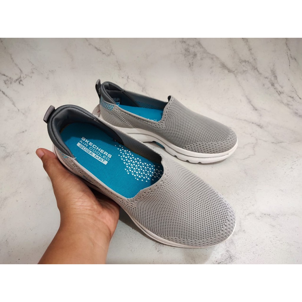 Skechers Wanita Go Walk 5 Prized Sepatu Slip On Wanita