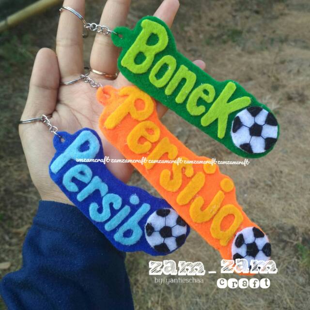 

Ganci nama flanel ..warna dan nama bisa request