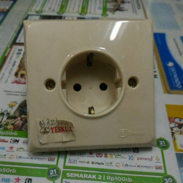 Colokan listrik broco