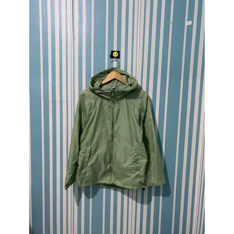 Uniqlo Jaket track training jaket Sepeda jaket running jaket Windbreaker Second Thrift Preloved