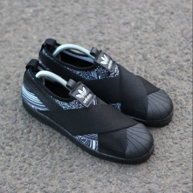 adidas superstar slip on black