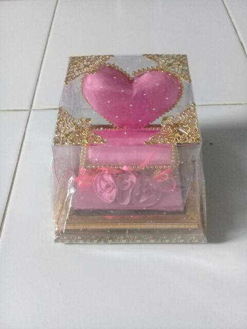 Tempat Mahar Perhiasan Cincin Pernikahan