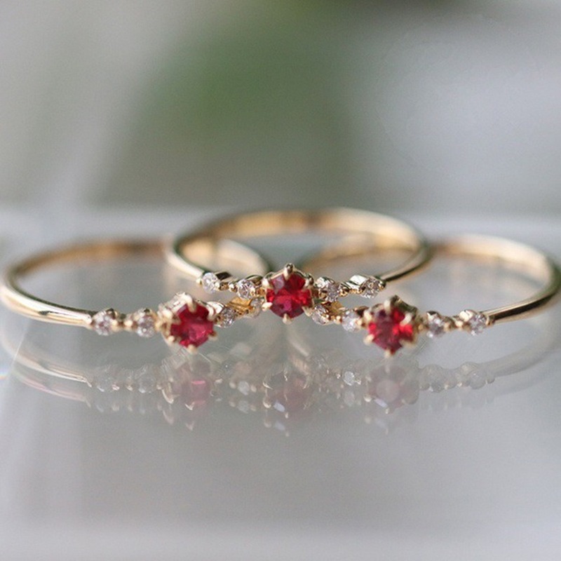 Cincin Lapis Emas 18k Dengan Ruby Untuk Wanita