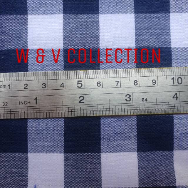 Kain kotak biru navy putih 2cm. Lebar 150cm.