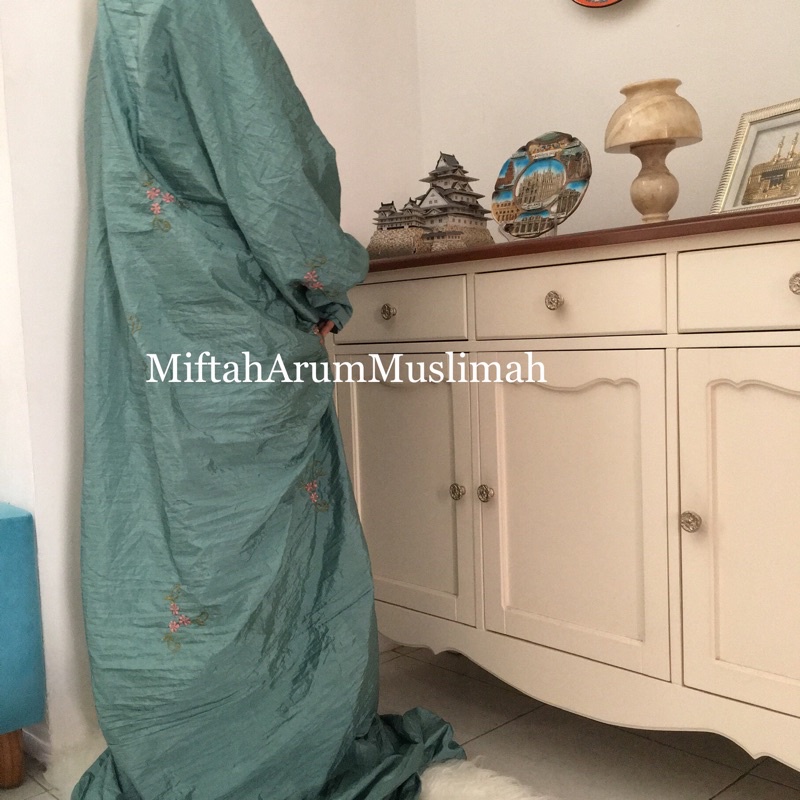 Mukena Terusan Loufie Jumbo Travelling Parasut