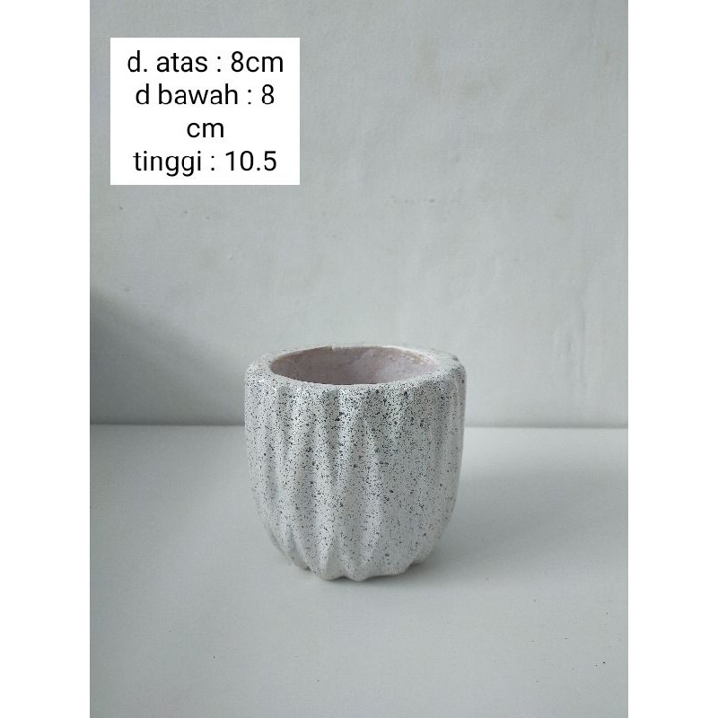POT GERABAH NANAS PUTIH BINTIK /TANAH LIAT/  TERACOTA
