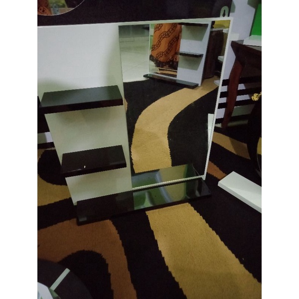 cermin hias minimalis hpl