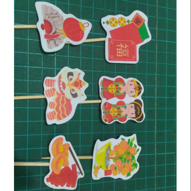 

Cupcake toppers cutting imlek edition