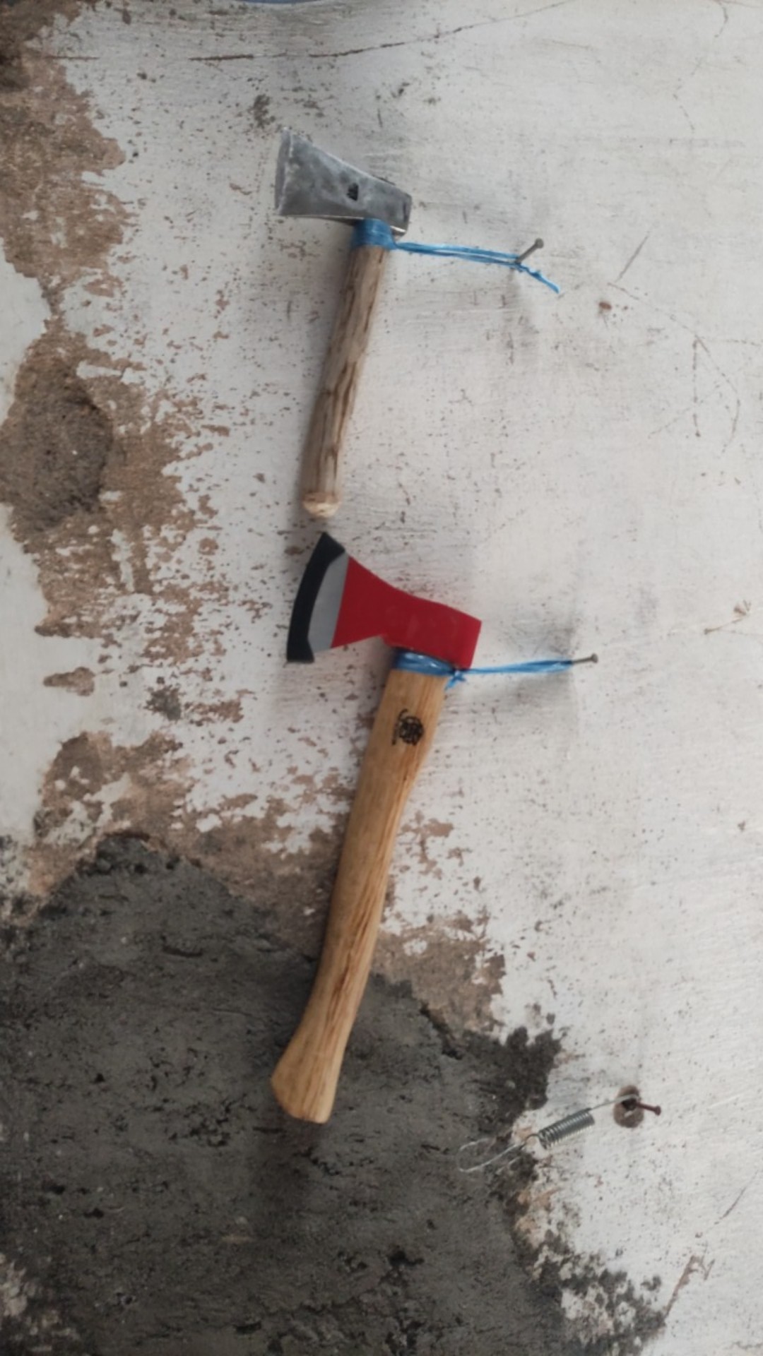 Kampak Kapak Merah Axe Gagang Kayu 700 Gr