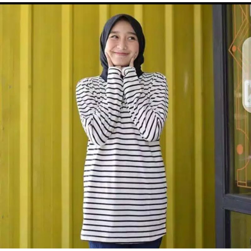 Kaos stripe putih hitam kecil lengan panjang