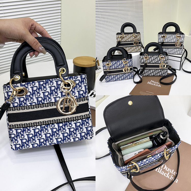 ( 2PC 1KG ) GTBI998879621  New Arrival  !!!  Tas Selempang Wanita Import  Premium Terbaru+ASESORIS