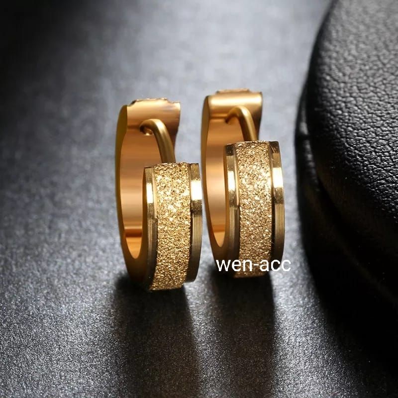 Anting Tusuk Pasir Polos Garis Titanium Pria dan Wanita