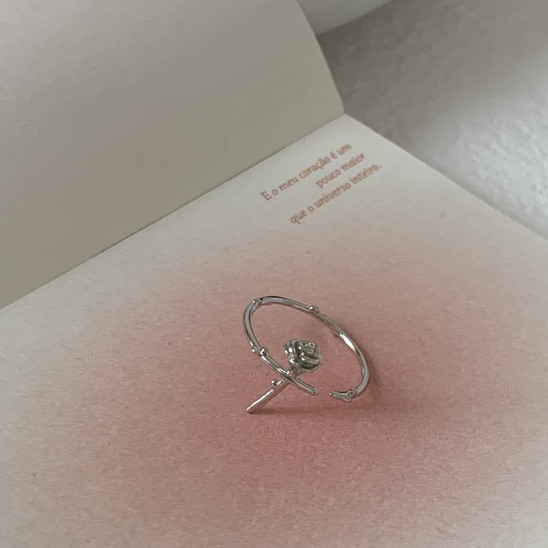 Cincin Model Terbuka Desain Bunga Mawar Warna Silver Gaya Korea Antik Untuk Hadiah Valentine