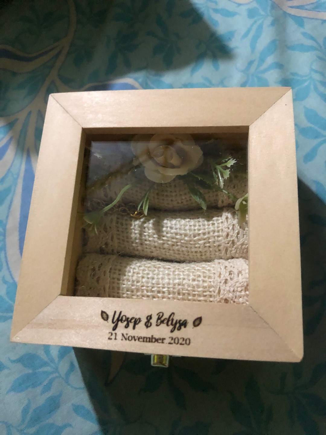 Kotak Cincin Kayu Kecil + Bunga Untuk Seserahan/ Lamaran Kc