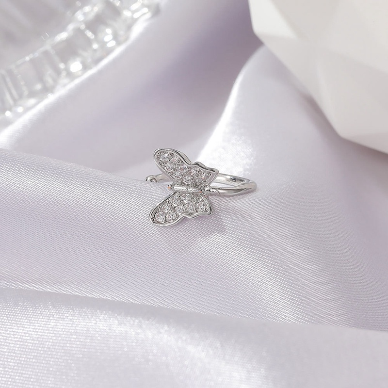 1 Pc Anting Klip Tanpa Tindik Desain Daun Kristal Berlian Imitasi Warna Emas Gaya Korea Untuk Hadiah