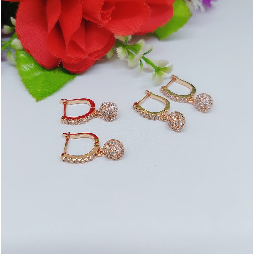 Anting penuh permata