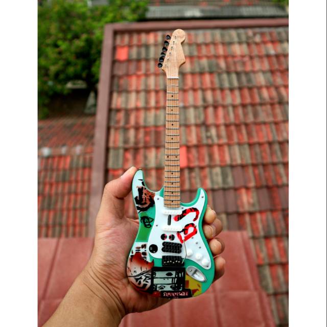 Miniatur Gitar Fender Stratocaster The Frustrators Billie Joe Amstrong Green Day Signature