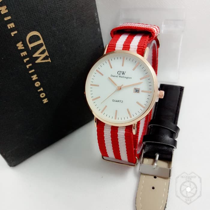 

D.W KANVAS TANGGAL PAKET KULIT RED WHITE COVER WHITE (BLACK)