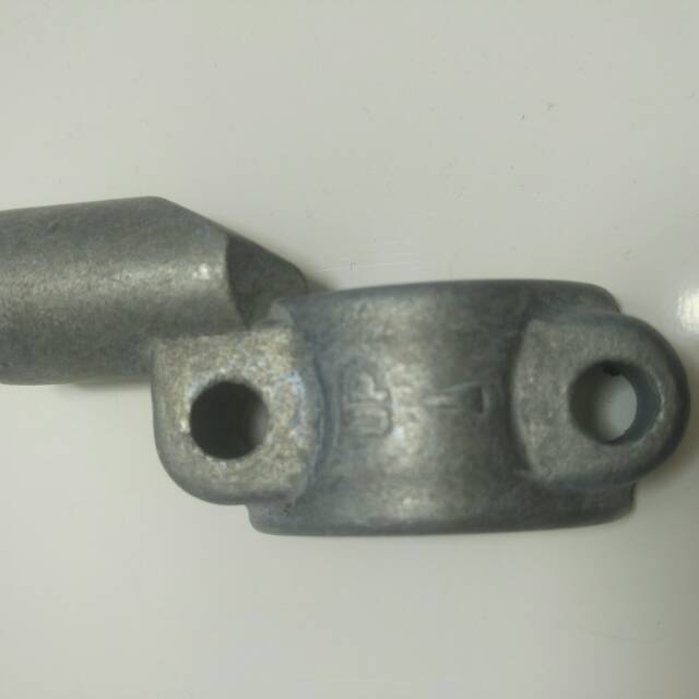 Dudukan spion kanan yamaha