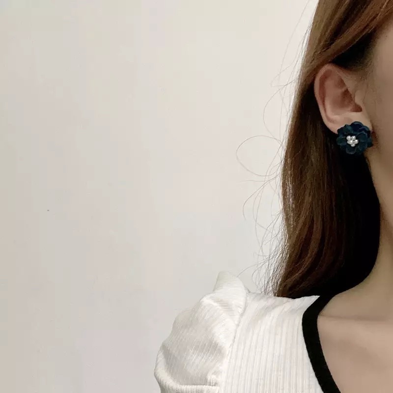 Carnatia Earrings (matte &amp; glossy &amp; navy blue)