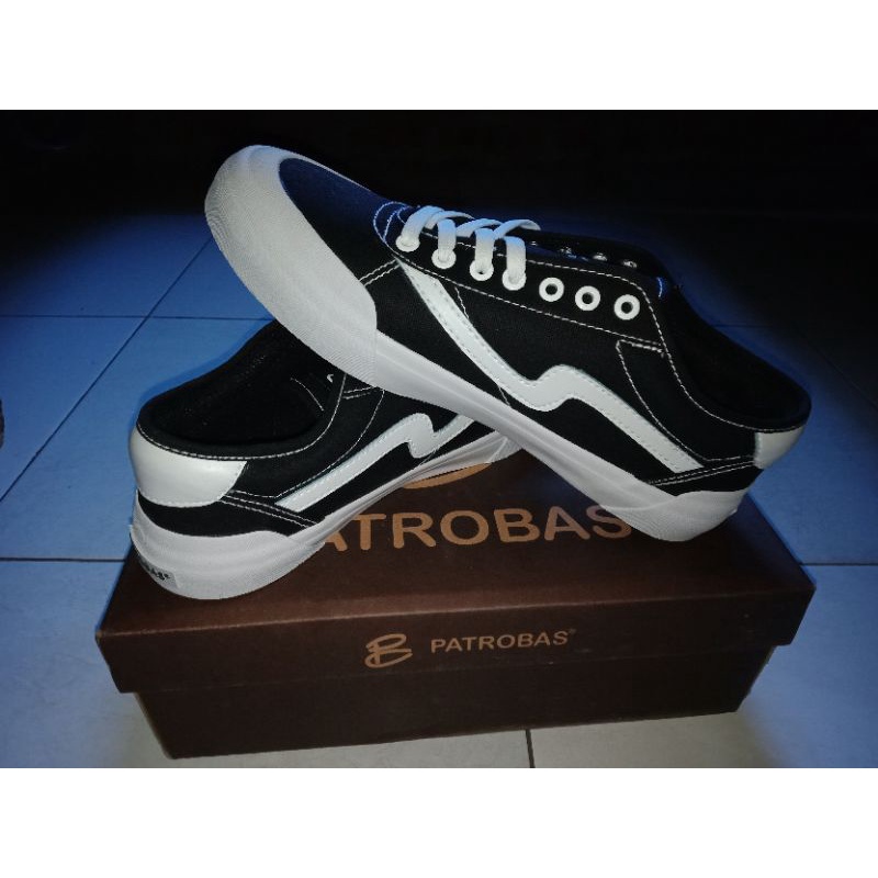 Sepatu Patrobas Ivan low black white ORI